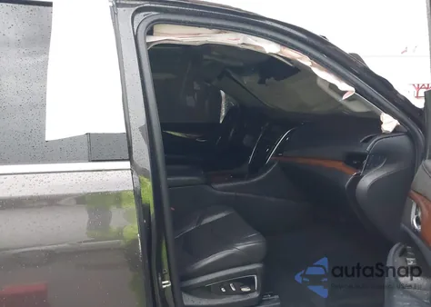 2018 Cadillac Escalade Premium Luxury z USA, uszkodzony, nr VIN 1GYS4CKJ4JR188923